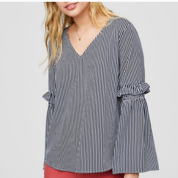 LOFT Tops - LOFT (M) Bell-Sleeve Lightweight Top EUC